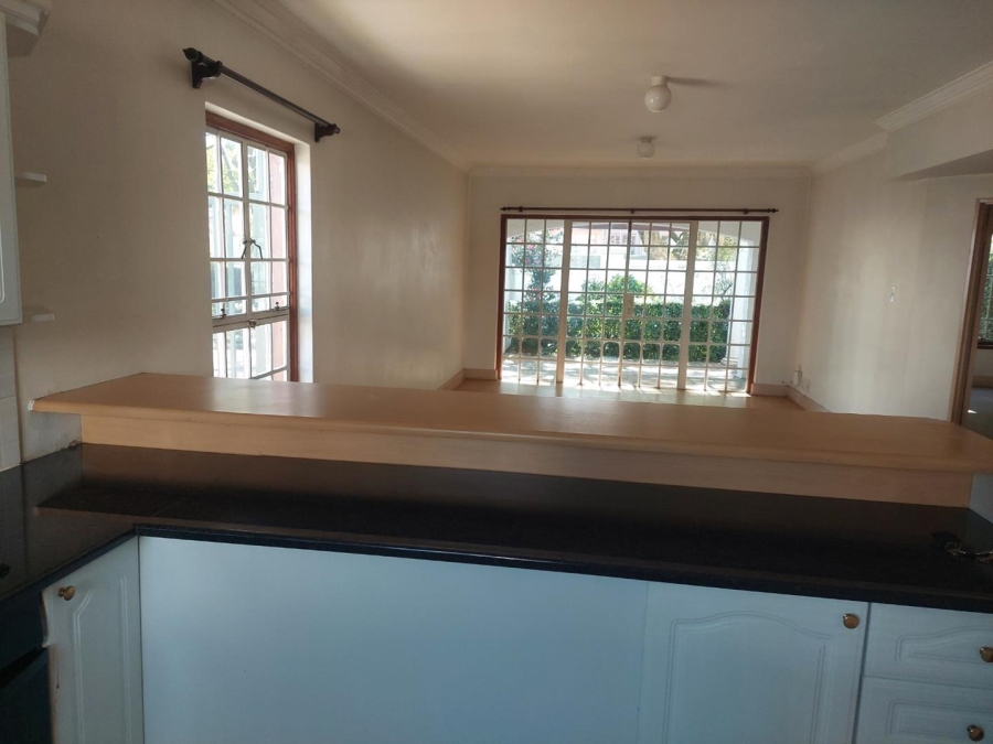 To Let 2 Bedroom Property for Rent in Saxonwold Gauteng