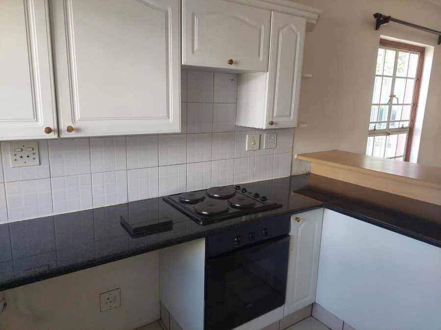 To Let 2 Bedroom Property for Rent in Saxonwold Gauteng