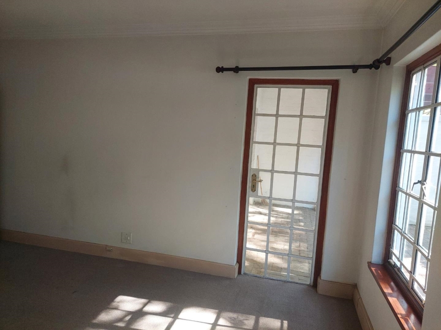 To Let 2 Bedroom Property for Rent in Saxonwold Gauteng