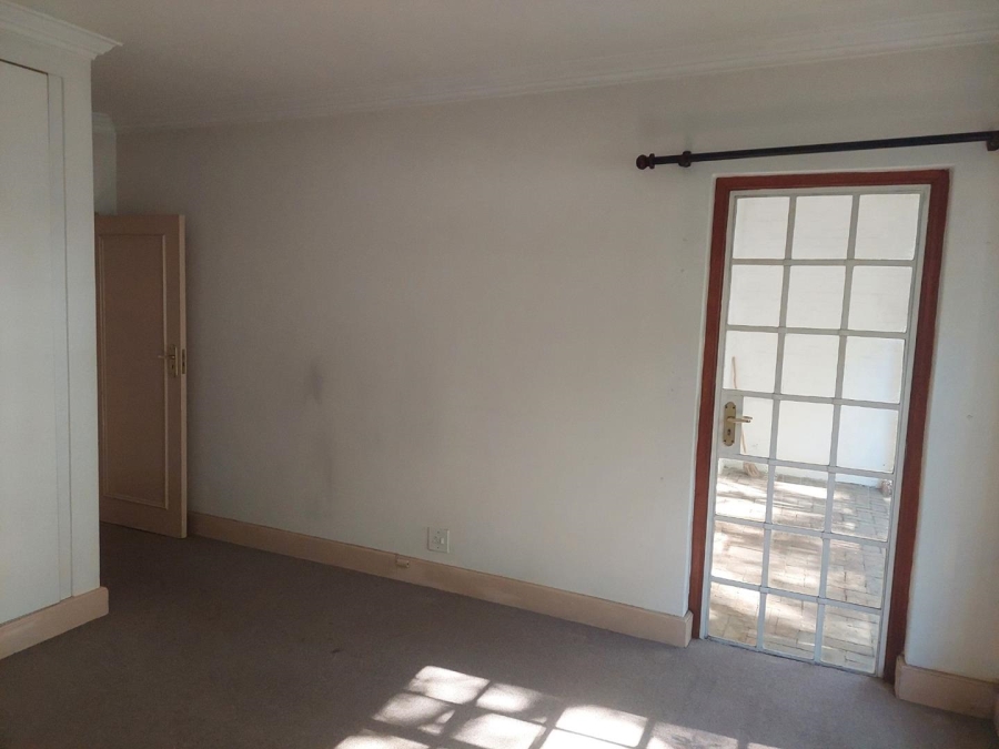 To Let 2 Bedroom Property for Rent in Saxonwold Gauteng