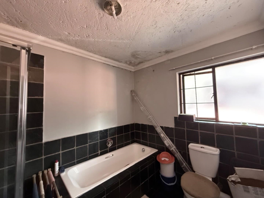 1 Bedroom Property for Sale in Erand Gardens Gauteng