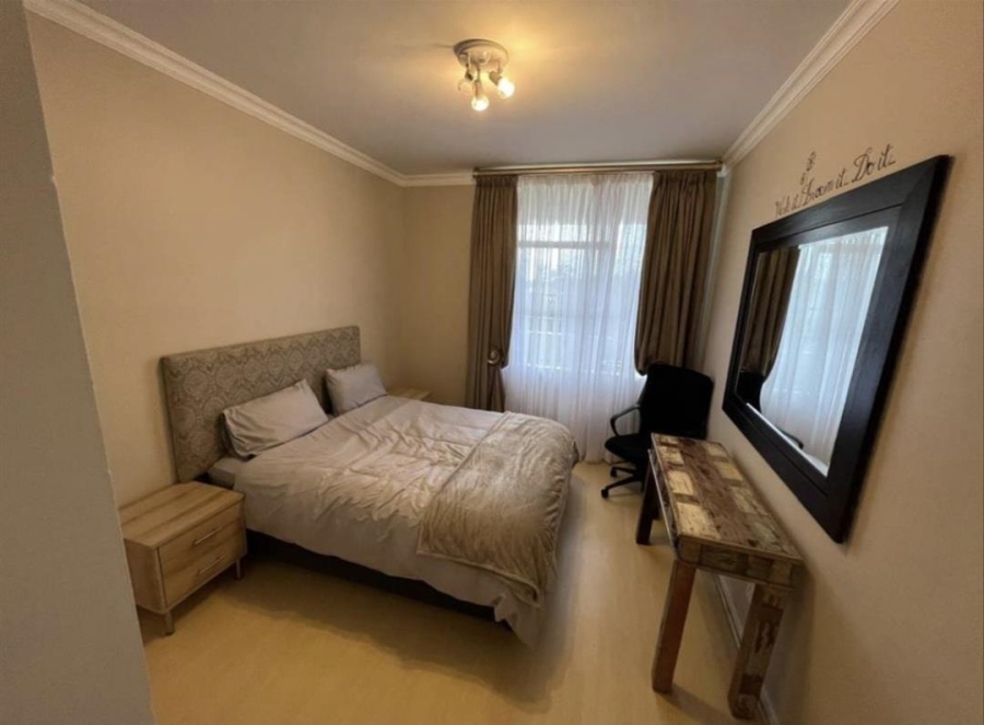 To Let 2 Bedroom Property for Rent in Sandhurst Gauteng