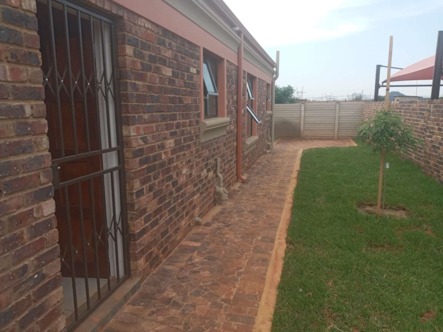 To Let 3 Bedroom Property for Rent in Kookrus Gauteng