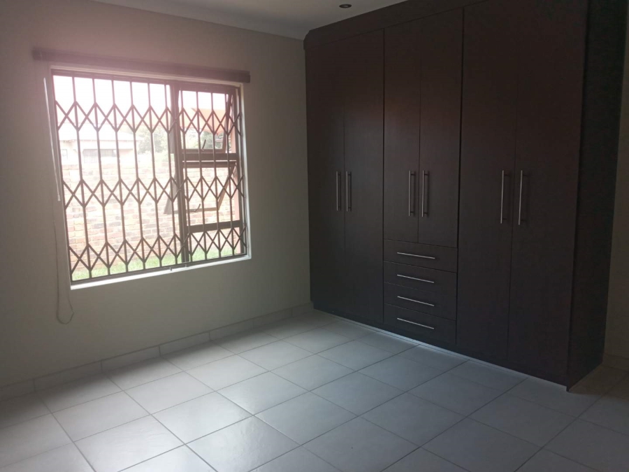 To Let 3 Bedroom Property for Rent in Kookrus Gauteng