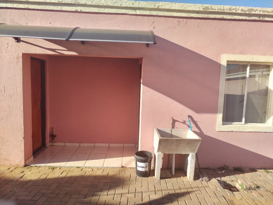 2 Bedroom Property for Sale in Crystal Park Gauteng