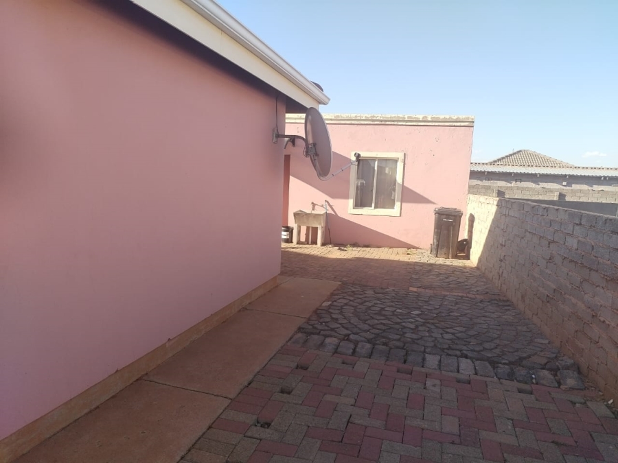 2 Bedroom Property for Sale in Crystal Park Gauteng