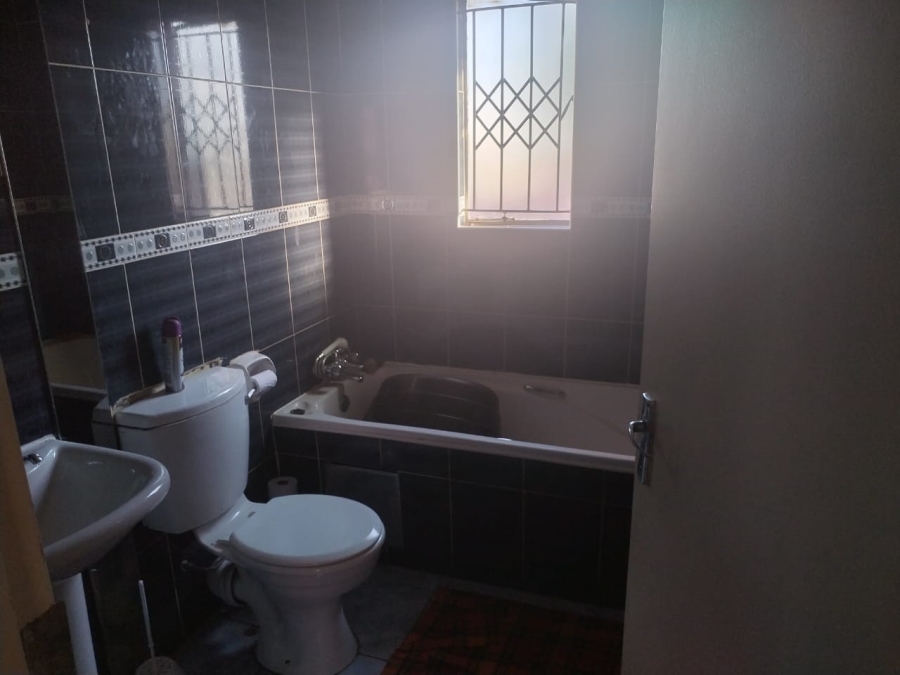 2 Bedroom Property for Sale in Crystal Park Gauteng