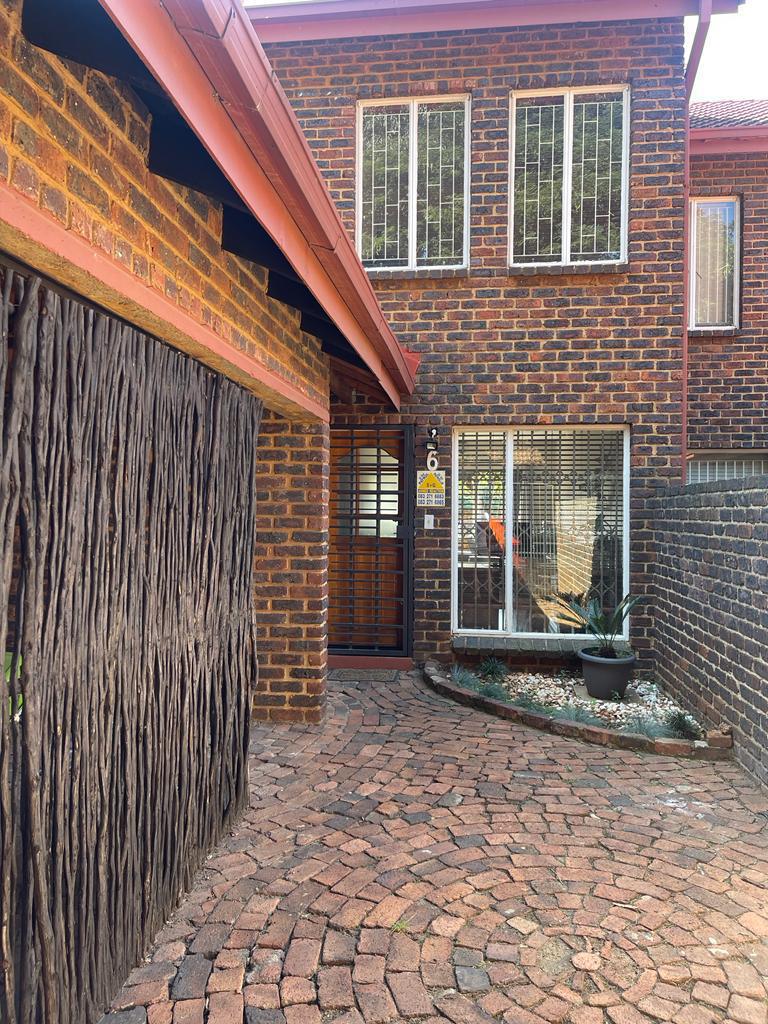 2 Bedroom Property for Sale in Pierre Van Ryneveld Gauteng