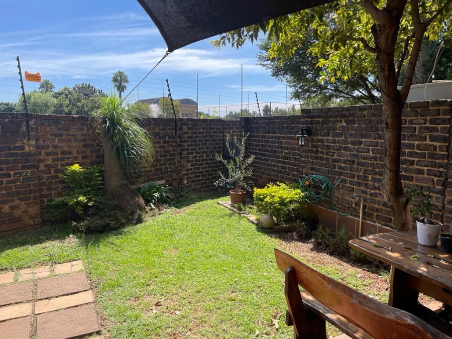 2 Bedroom Property for Sale in Pierre Van Ryneveld Gauteng