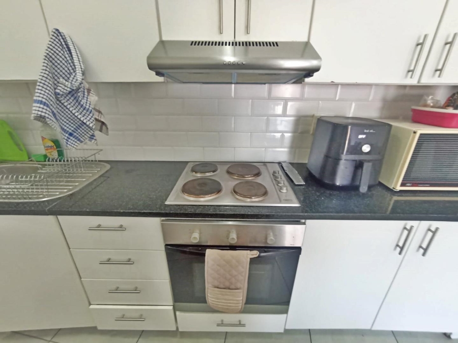 To Let 2 Bedroom Property for Rent in Roosevelt Park Gauteng