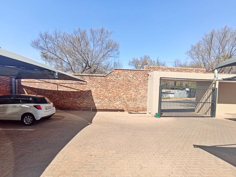 To Let 2 Bedroom Property for Rent in Roosevelt Park Gauteng