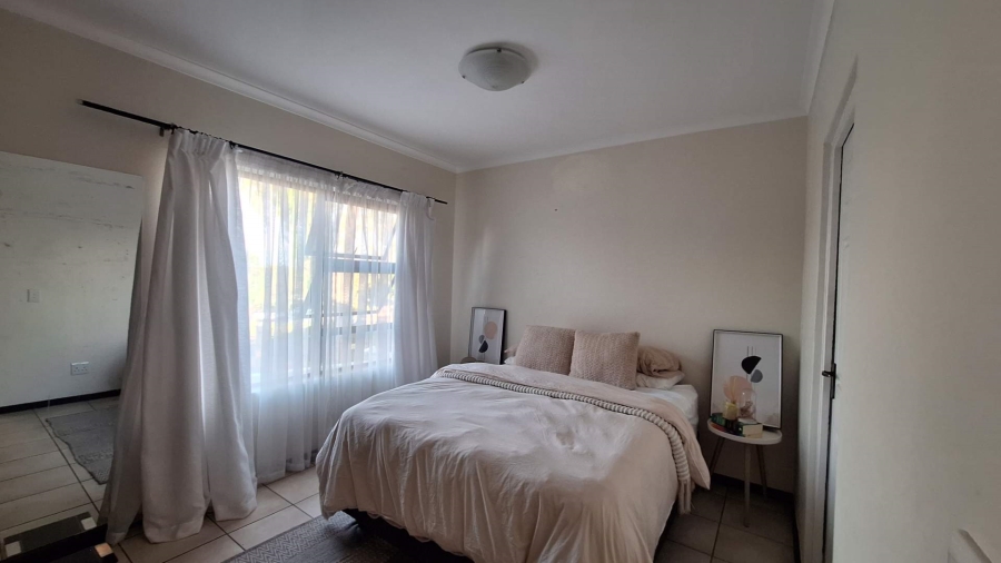 To Let 2 Bedroom Property for Rent in Ruimsig Gauteng