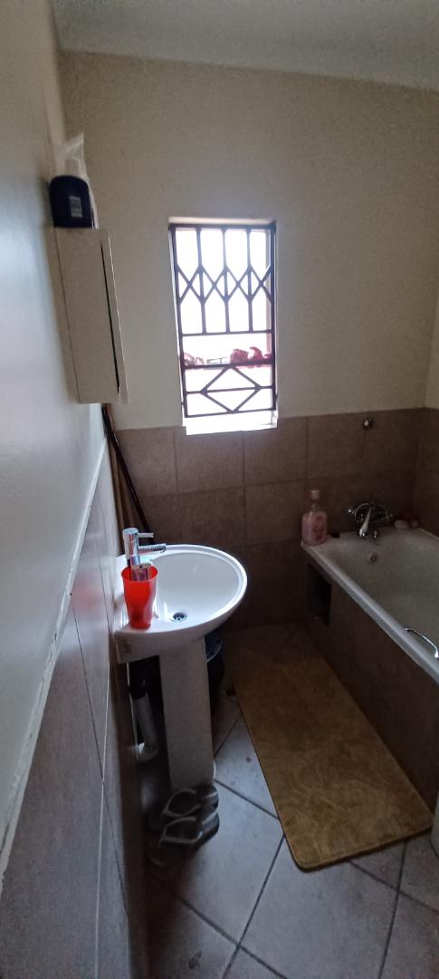 2 Bedroom Property for Sale in Kirkney Gauteng