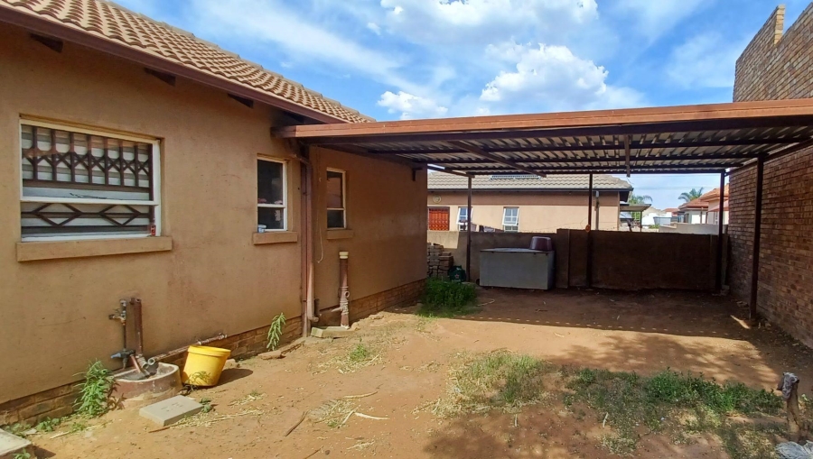 2 Bedroom Property for Sale in Kirkney Gauteng