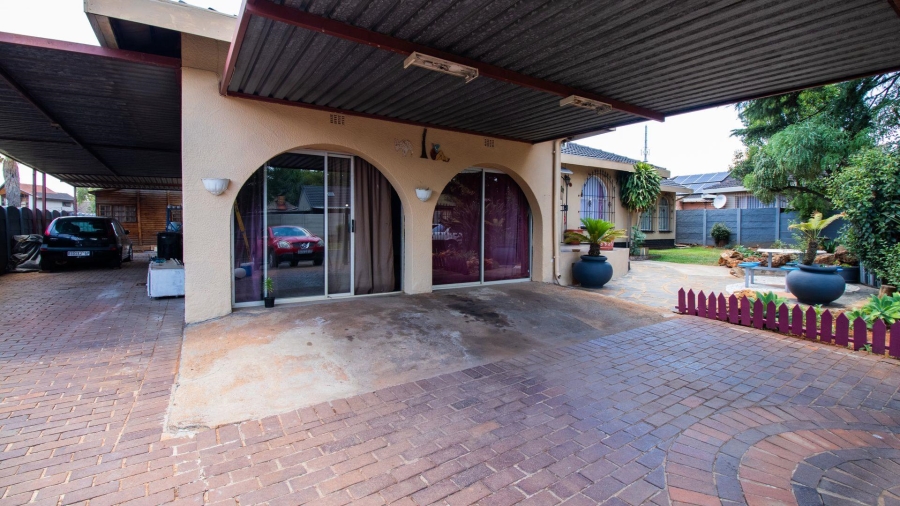 4 Bedroom Property for Sale in Birchleigh North Gauteng