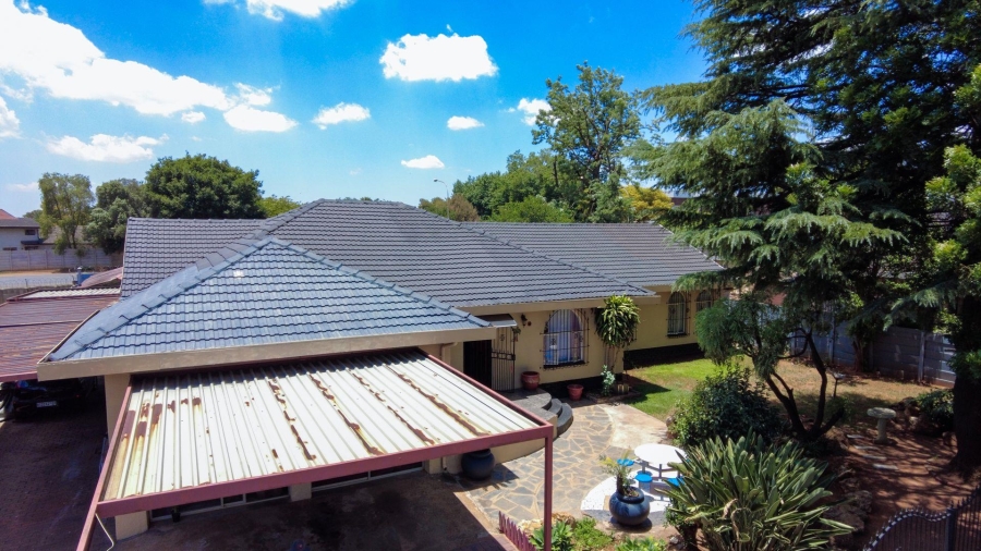 4 Bedroom Property for Sale in Birchleigh North Gauteng