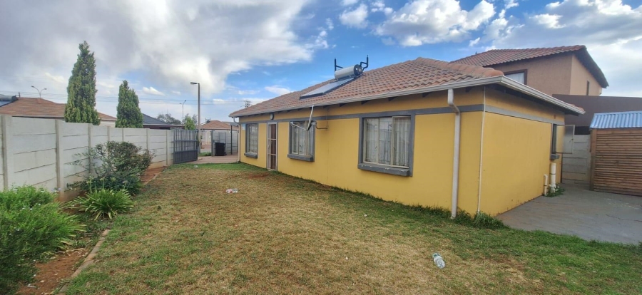 3 Bedroom Property for Sale in Albertsdal Gauteng