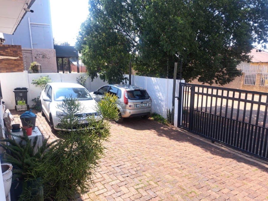 6 Bedroom Property for Sale in Brixton Gauteng