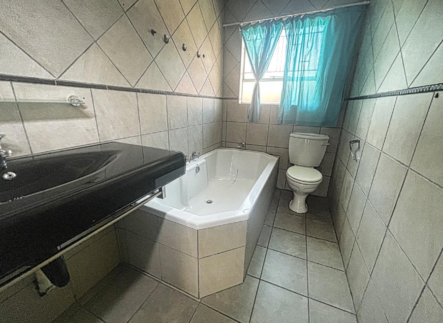 To Let 3 Bedroom Property for Rent in Birch Acres Gauteng