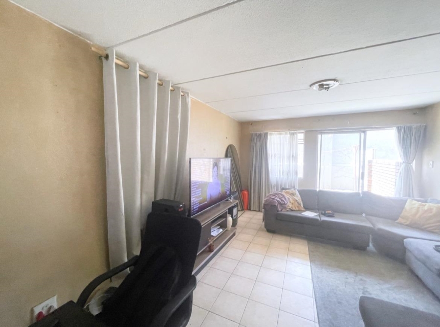 2 Bedroom Property for Sale in Edleen Gauteng