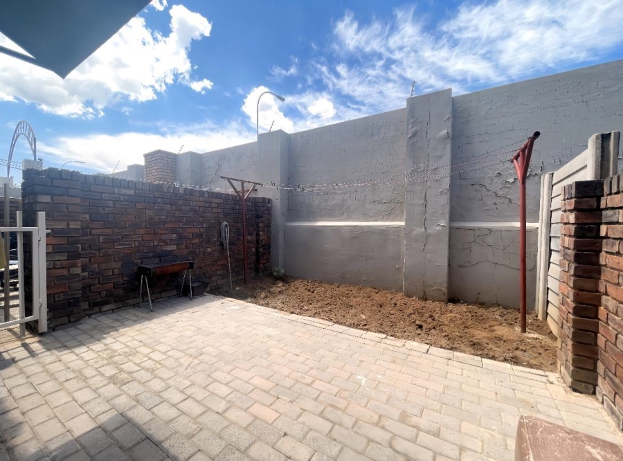 2 Bedroom Property for Sale in Edleen Gauteng