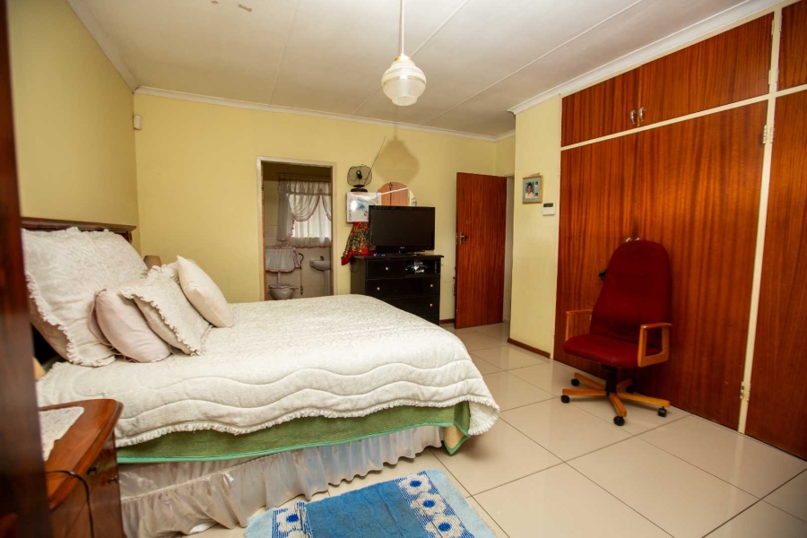 3 Bedroom Property for Sale in Rooihuiskraal Ext 9 Gauteng