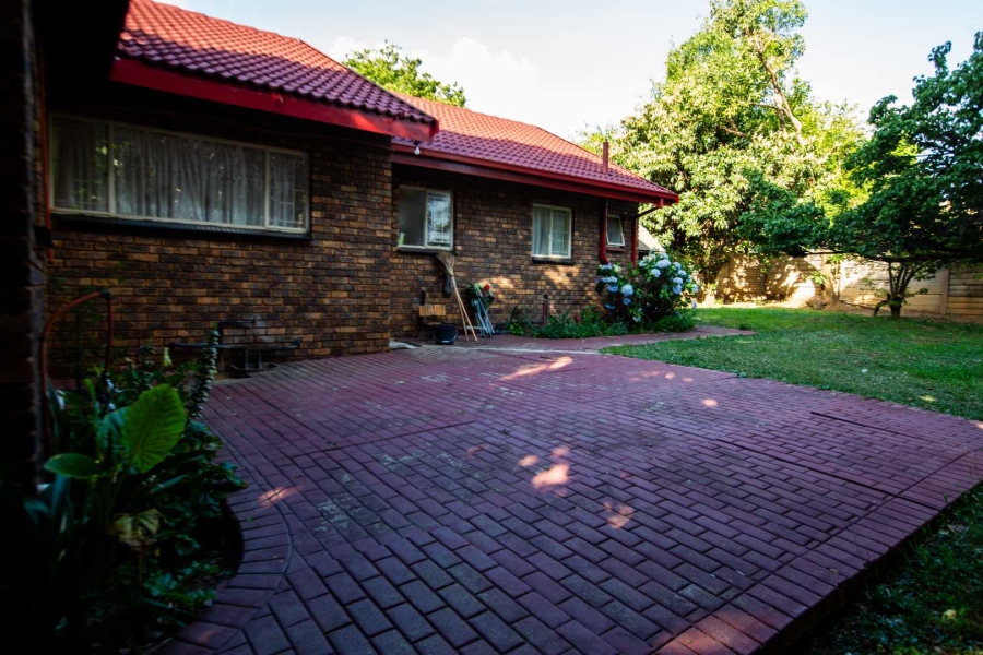 3 Bedroom Property for Sale in Rooihuiskraal Ext 9 Gauteng