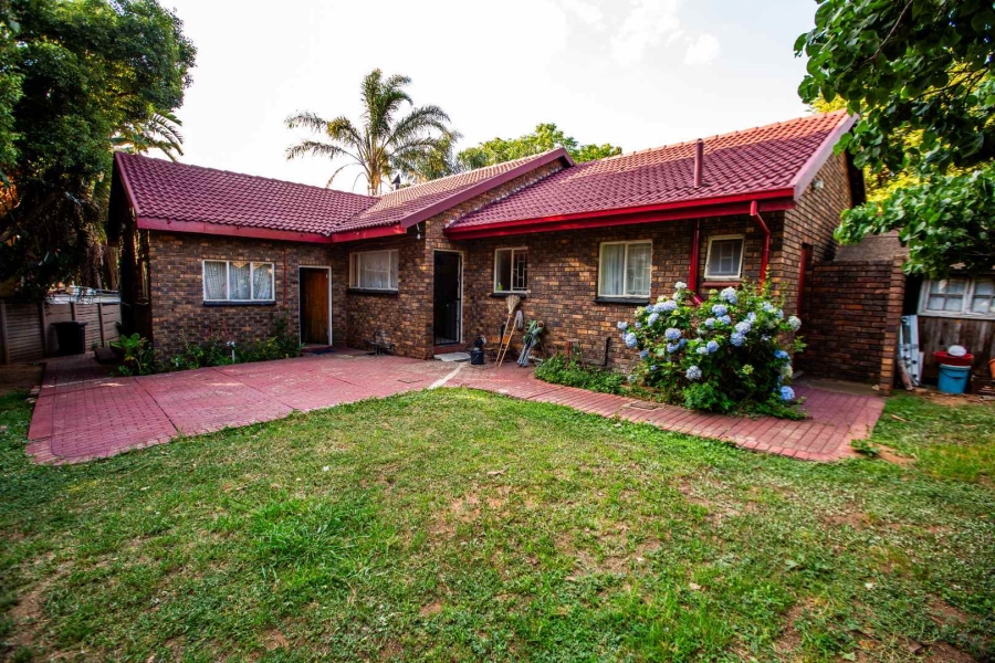 3 Bedroom Property for Sale in Rooihuiskraal Ext 9 Gauteng