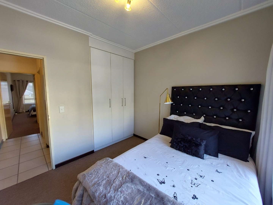 To Let 2 Bedroom Property for Rent in Bryanston Gauteng