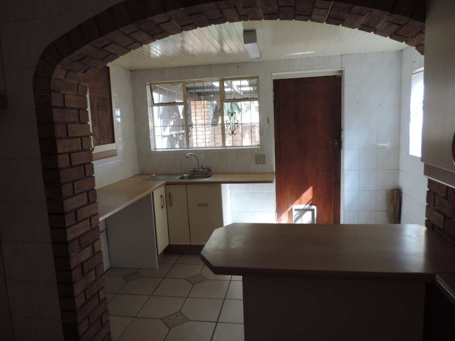 To Let 3 Bedroom Property for Rent in Delville Gauteng