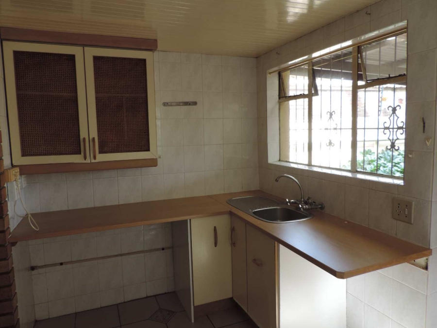 To Let 3 Bedroom Property for Rent in Delville Gauteng