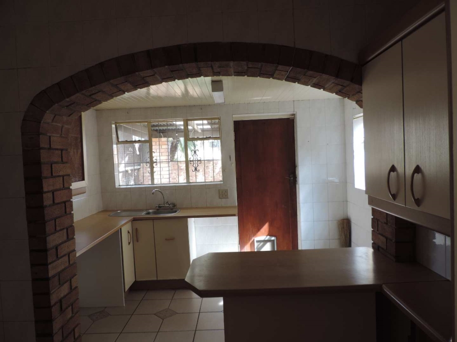 To Let 3 Bedroom Property for Rent in Delville Gauteng