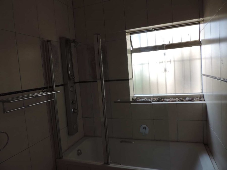 To Let 3 Bedroom Property for Rent in Delville Gauteng