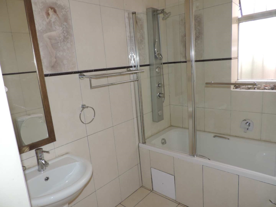 To Let 3 Bedroom Property for Rent in Delville Gauteng