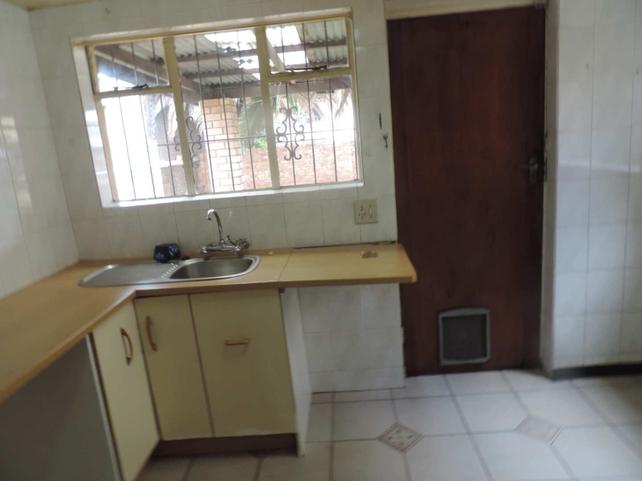 To Let 3 Bedroom Property for Rent in Delville Gauteng