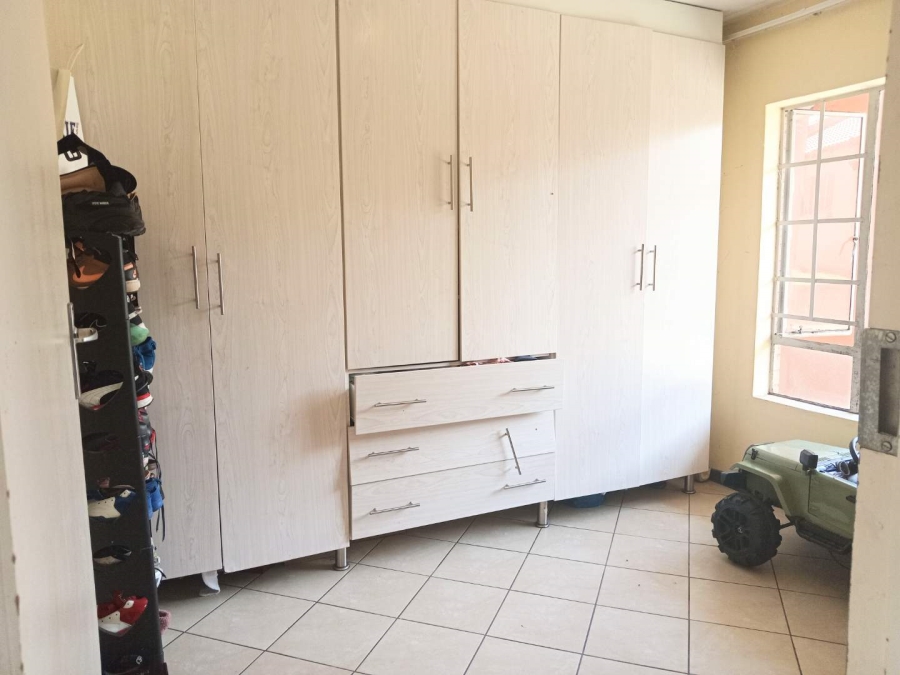 2 Bedroom Property for Sale in Noordwyk Gauteng