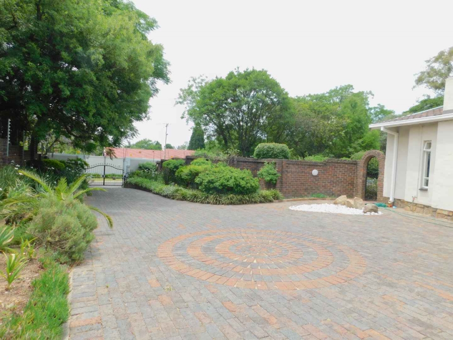 To Let 4 Bedroom Property for Rent in Bryanston Gauteng