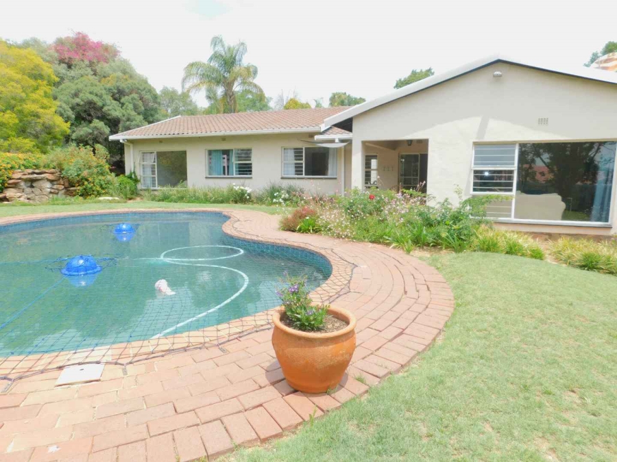 To Let 4 Bedroom Property for Rent in Bryanston Gauteng