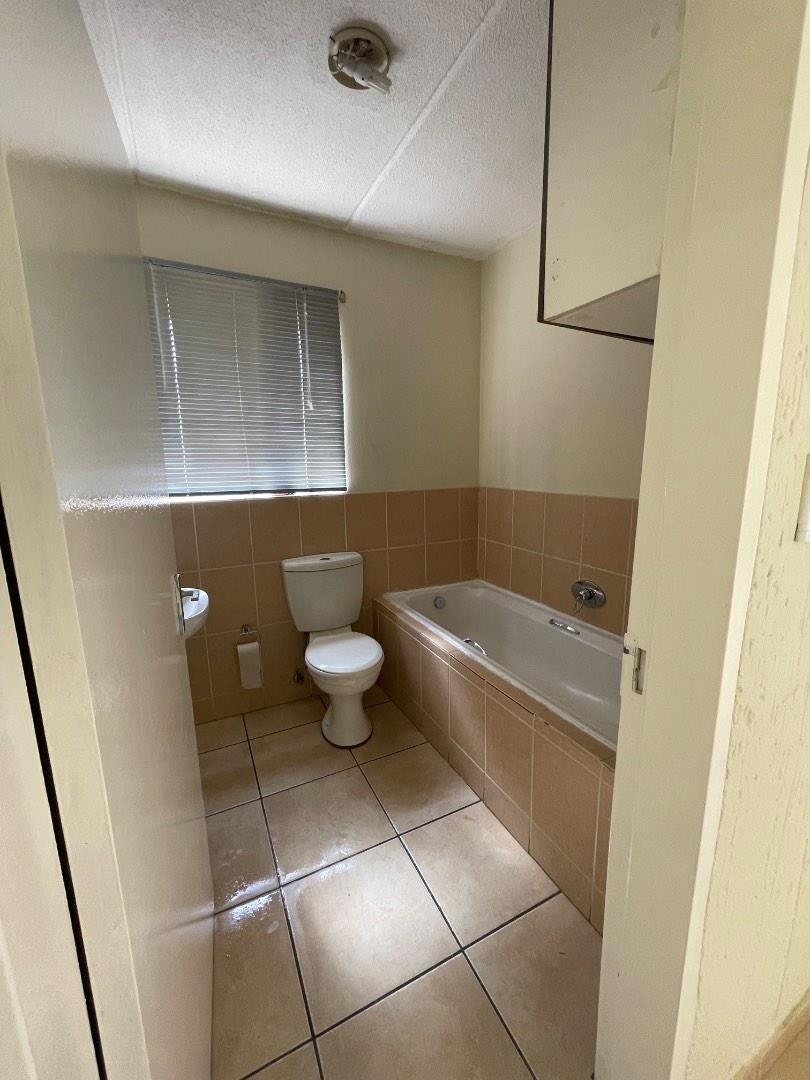 To Let 2 Bedroom Property for Rent in Aeroton Gauteng