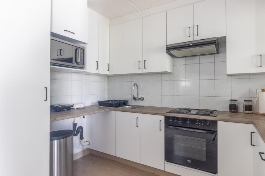 1 Bedroom Property for Sale in Benmore Gardens Gauteng