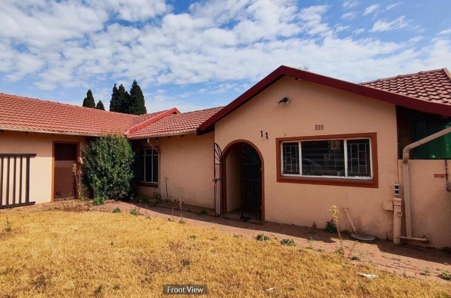 5 Bedroom Property for Sale in Glen Marais Gauteng