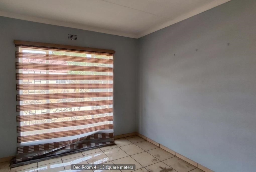 5 Bedroom Property for Sale in Glen Marais Gauteng