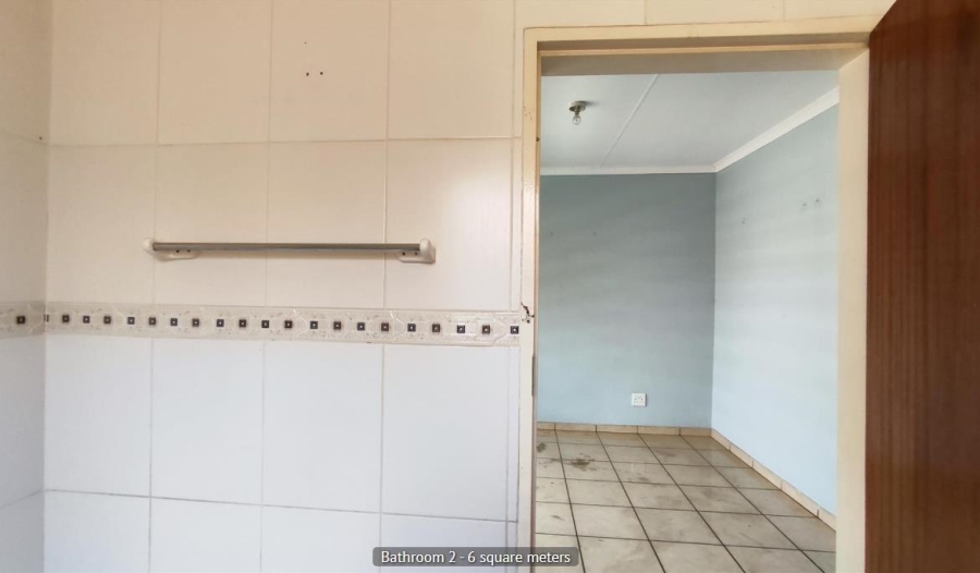 5 Bedroom Property for Sale in Glen Marais Gauteng