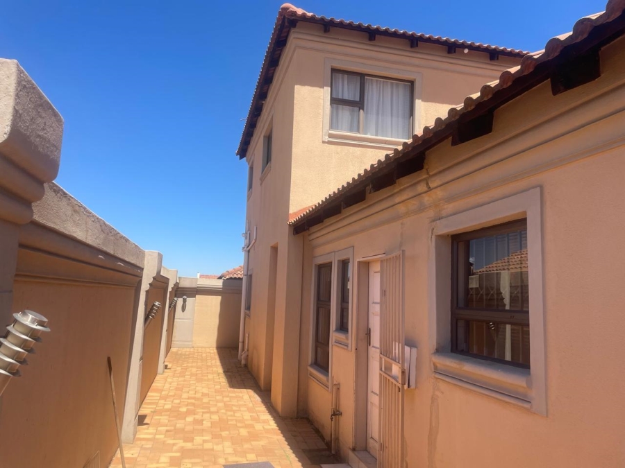 4 Bedroom Property for Sale in Alveda Park Gauteng