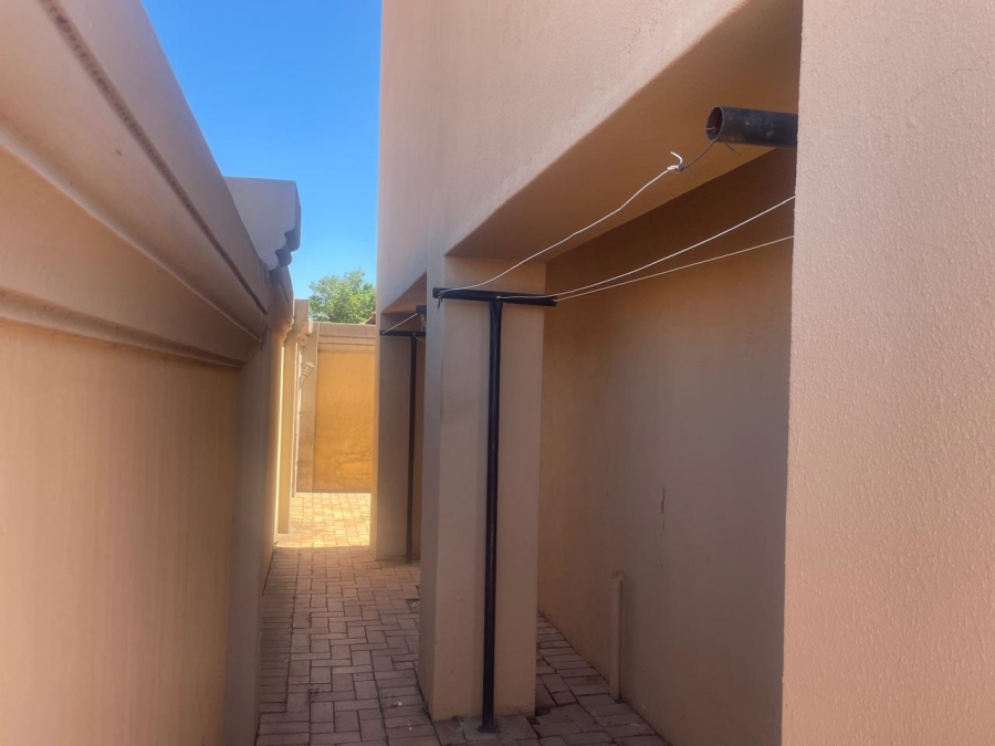 4 Bedroom Property for Sale in Alveda Park Gauteng