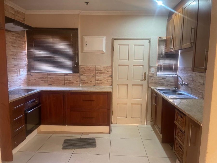 4 Bedroom Property for Sale in Alveda Park Gauteng