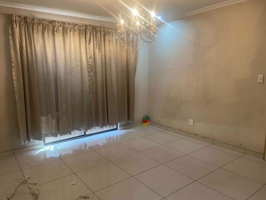 4 Bedroom Property for Sale in Alveda Park Gauteng