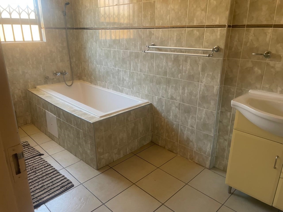 4 Bedroom Property for Sale in Alveda Park Gauteng