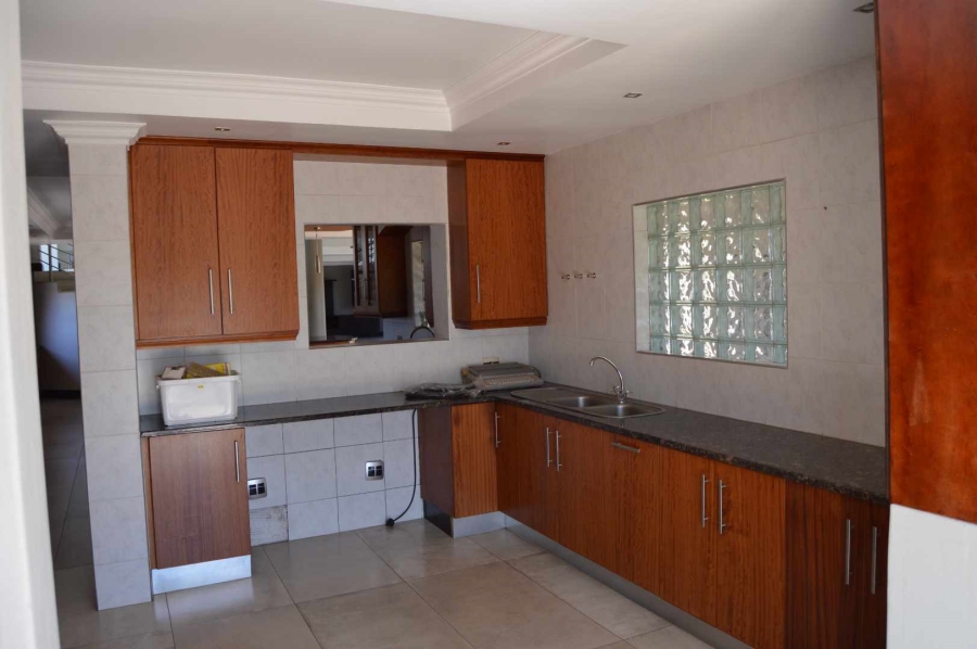 6 Bedroom Property for Sale in Blue Saddle Ranches Gauteng