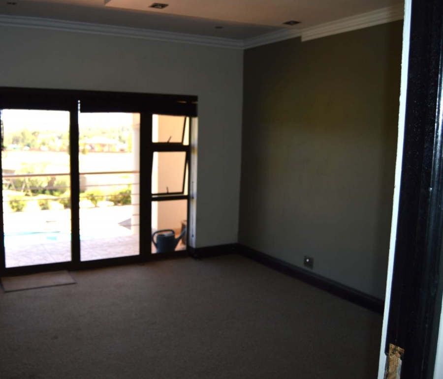 6 Bedroom Property for Sale in Blue Saddle Ranches Gauteng